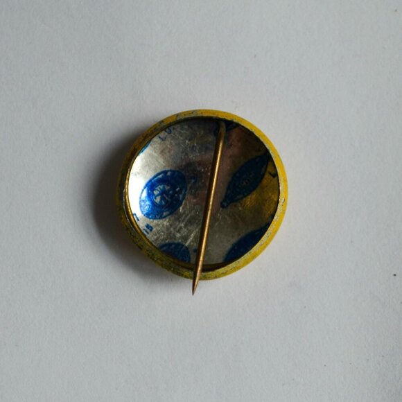 Vintage Pin Tiny Sure We Gave Community Fun Yellow Blue - Picture 2 of 2